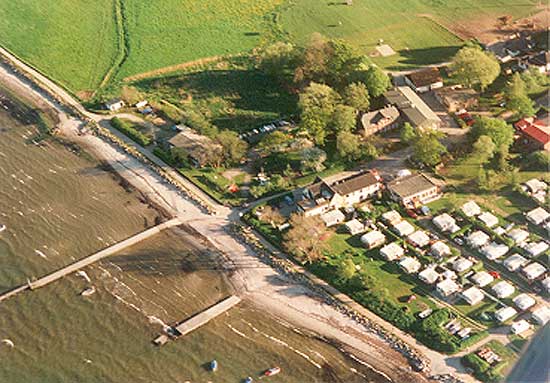 Steinberghaff mit seinen zwei Bootsanlegern